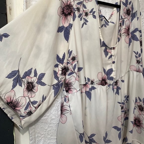 Torrid Women’s Size 5x Floral Print Baby Doll V Neck Top Kimono Sleeve - Picture 4 of 12